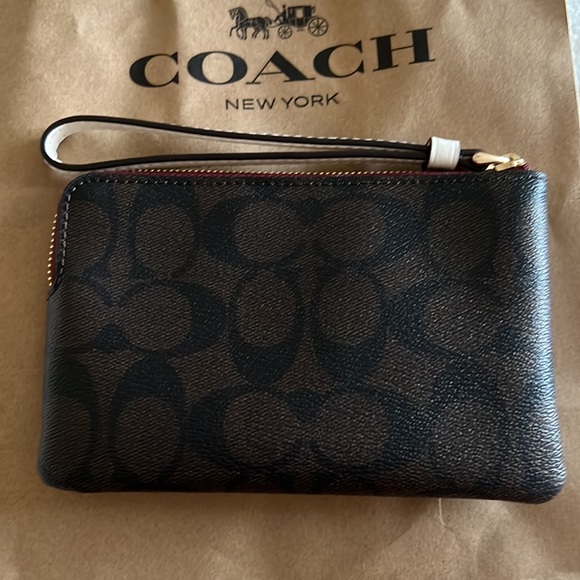**NWT** Coach Wristlet - Picture 4 of 5